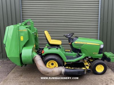 John Deere X740