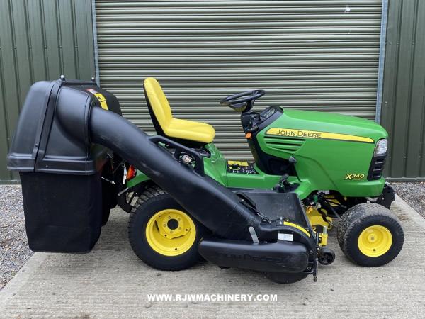 *SOLD* John Deere X740