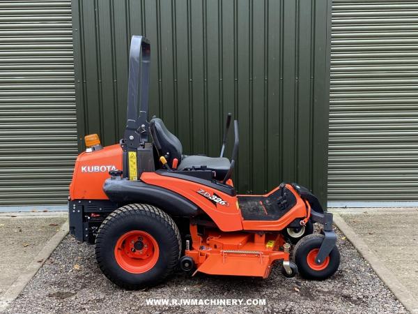 *SOLD* Kubota ZD326S