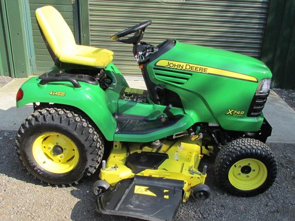 John Deere X749 SOLD