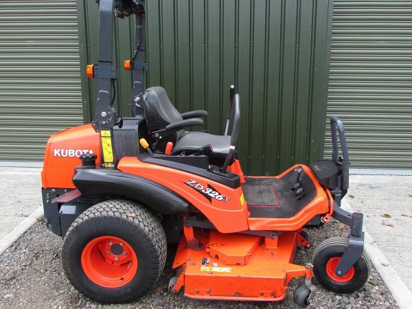 Kubota ZD326S SOLD