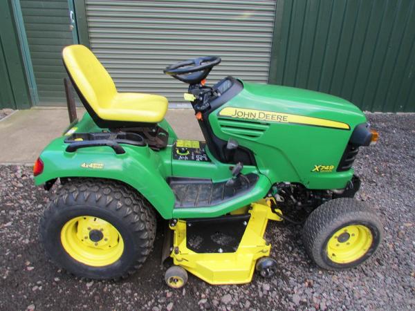 John Deere X749 SOLD