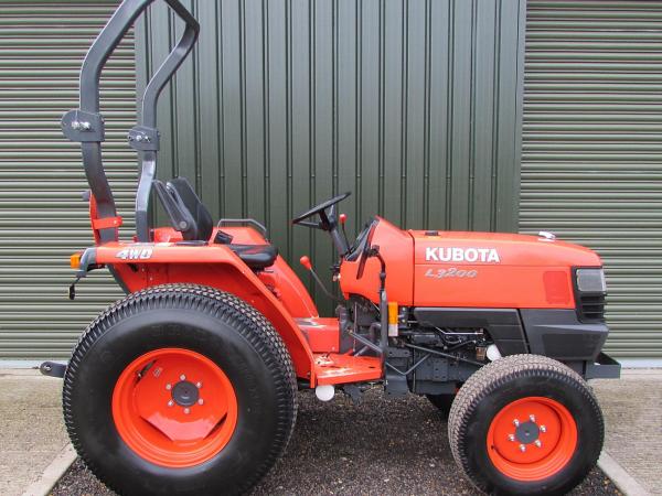 *SOLD* Kubota L3200