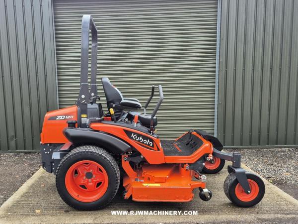 *SOLD* Kubota Zero Turn ZD1211R